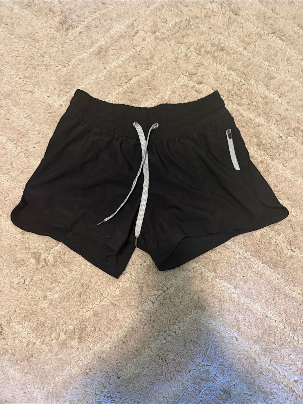 Vuori athletic black shorts women’s sz XS